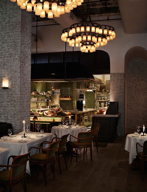 Le cou cou. Eater September 12, 2017. At Le Coucou, the menu includes seaweed butter-warmed oysters, quenelles de brochet, Dover sole, and duck with foie gras. Also expect white tablecloths, tall candles and patrons dressed to the nines. Read more. Upvote 5 Downvote. 