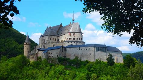 Le folklore des paysages du grand duché du luxembourg. - Bju cultural geography gr 9 subject kit text and teacher with cd activity manual and key tests and keys.