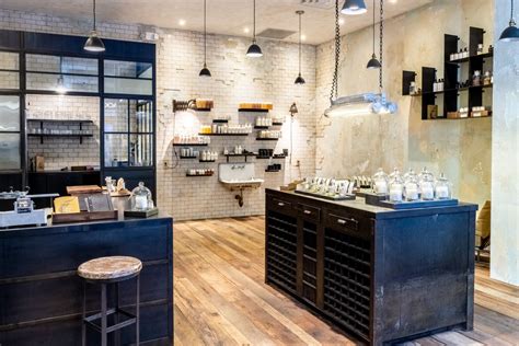 Le labo store. LE LABO STORE is a fashion store offering sneakers and clothing brands like : ACNE STUDIOS, JACQUEMUS, STUSSY, AMI PARIS, NEW BALANCE, LEMAIRE, STONE ISLAND, MAISON ... 