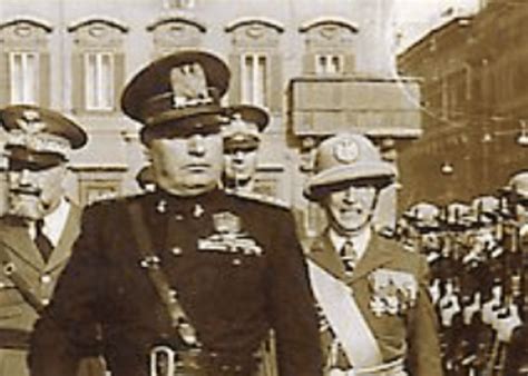 Le petite pendre.  "Mussolini a &eacute;t&eacute; abattu il y a deux ...