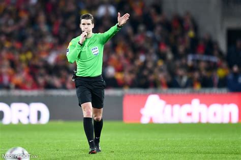 Le statut de l'arbitre