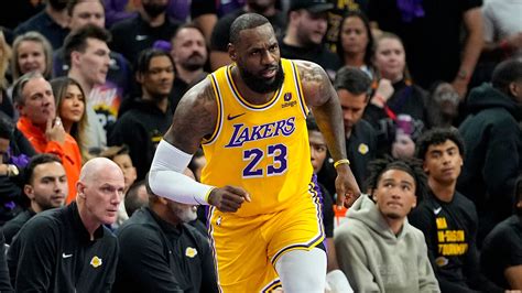 LeBron James scores 32 points, Lakers rally to beat Suns 122-119 to snap 3-game skid