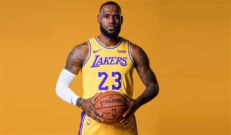 LeBron James will return to No. 23 next season after switching from No. 6