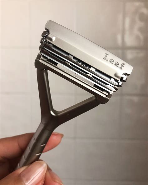 Leaf razor. Leaf Razors have the option of customising your shave with 3, 2 or 1 blade. How this works is the bottom blade offers most aggressive\/closest shave, with the middle offering medium aggressiveness and the top the least aggressive - customise your combination for the best shave possible. \u003c\/p\u003e\n\u003cp\u003e\u003cbr\u003eLeaf Razor ... 