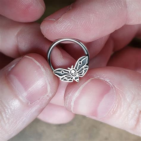 Learn How to Use Captive Bead Rings with this Helpful Picture Guide