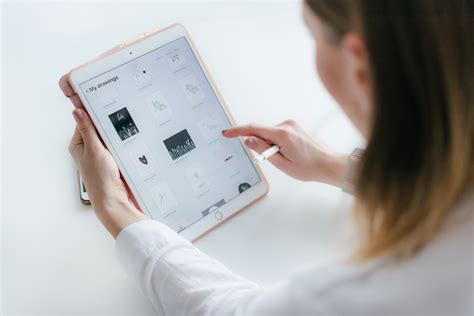 Learn to Navigate the iPad Like a Pro With These Gestures
