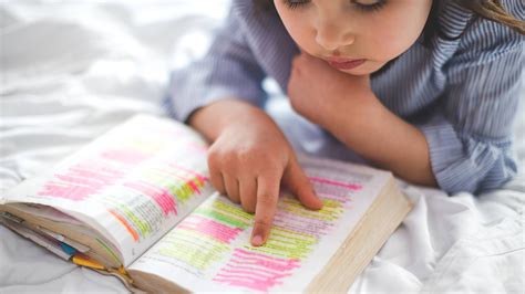 Learning the bible. 1. Choose a Bible version that’s understandable and easy to read. Here’s the flat out truth: If we don’t understand it, we won’t read it. The Bible was originally written … 