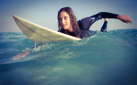 Learning to Surf Women Over 40 Discuss the Benefits