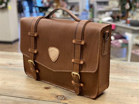 Leather laptop bag from pattern... r/Leathercraft