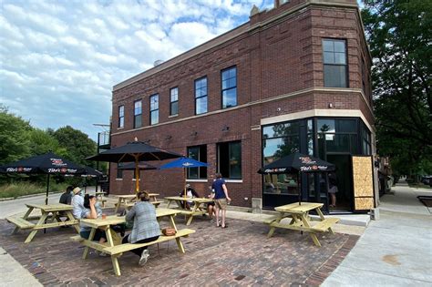 Leavitt street inn. Chicago Restaurant Openings. Long-Awaited Leavitt Street Inn & Tavern Debuts Its Bucktown Patio. The bar and guesthouse in the former Mickey’s Tavern space has been in the works for six years. by... 