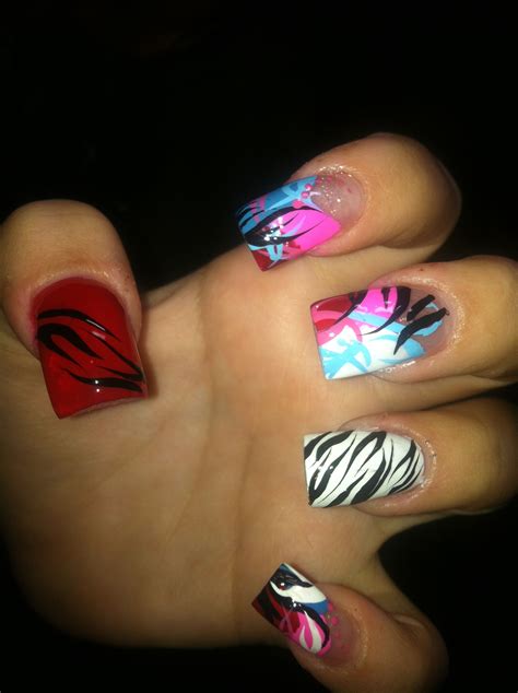  Le's Exotic Nails offers a wide variety of modern styl