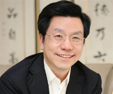 Lee kai fu. Dr. Kai-Fu Lee believes in this second set of future scenarios. Lee is an investor and writer (author of AI SuperPowers ) in Artificial Intelligence , where he’s one of the world’s leading ... 
