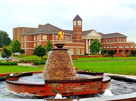 Lee university. Lee is emerging as a leader in higher education in the southeastern region and is consistently ranked in the "Top Tier" of the Best Regional Universities in the South by U.S. News and World Report. Over the past two decades, Lee has become one of the largest Christ-centered private institutions in Tennessee and the largest in the Appalachian … 