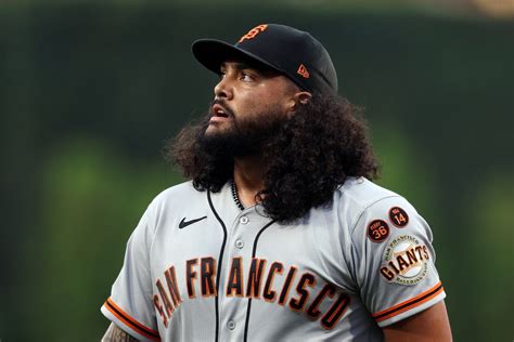 Left-hander opts out of contract with SF Giants, becomes free agent