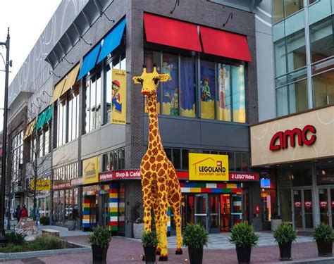 Legoland discovery center boston. Aug 9, 2022 · Legoland Discovery Center Boston in Somerville’s Assembly Row, which opened in 2014, is closing to undergo a $12 million renovation to evolve its offerings and increase interactive experiences. 