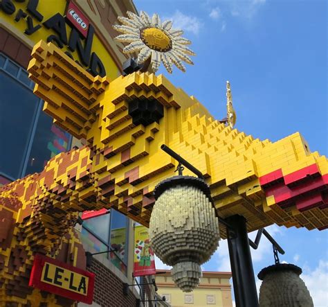 Legoland schaumburg il. Legoland Discovery Center is a massive indoor LEGO world in Schaumburg, Illinois. It offers hands-on LEGO play, life-size LEGO adventures, 4D cinema, factory tour and more for kids 3-10. 
