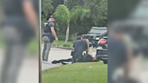 Lekeian woods jacksonville fl. Oct 3, 2023 · A Jacksonville, Florida, sheriff released body camera video Monday that he says shows his officers were justified when they repeatedly punched, elbowed and kneed Le'Keian Woods, a drug suspect who ... 
