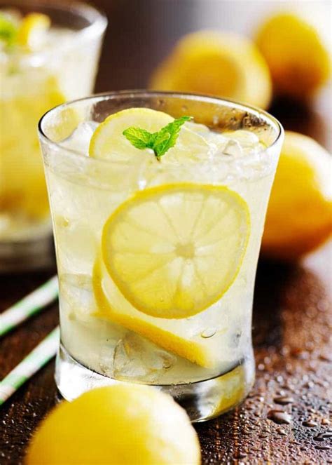 Lemon vodka. vodka – rosemary – lemon – strawberry – kiwi – passion fruit puree – prosecco 