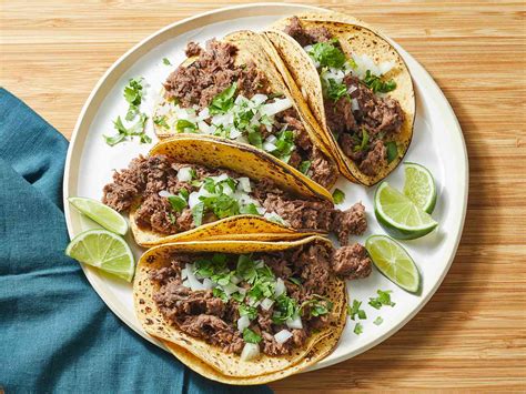 Lengua taco.  Why You&rsquo;ll Love This Recipe May 20, 2025 · Tacos de lengua recip...