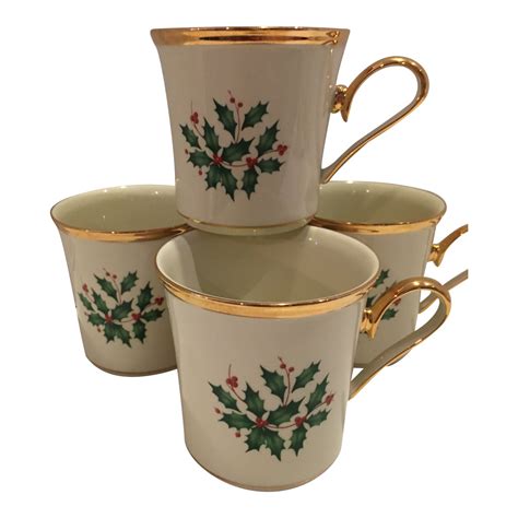 Lenox christmas mug set. Leave a special plate out for Santa on his big night. And don't forget a mug full of frosty milk or hot cocoa! 