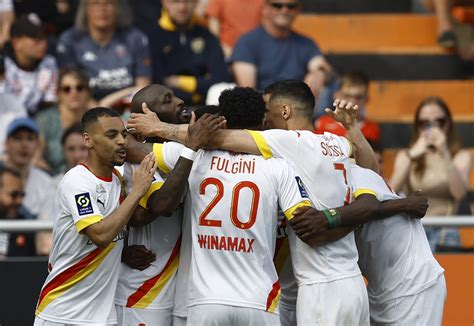 Lens wins 3-1 at Lorient to extend title race for another round