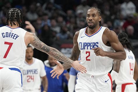 Leonard, Clippers extend win streak to 9 by holding off Mavs rally in 120-111 victory