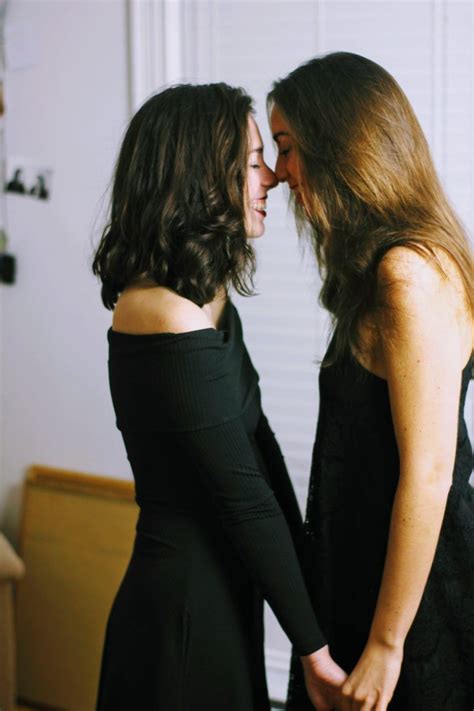 Lesbienn. After You é uma Webserie LGBT de romance sobre duas mulheres que se conhecem por acaso, e com o tempo uma relação começa a se formar.Dando sequência aos curt... 