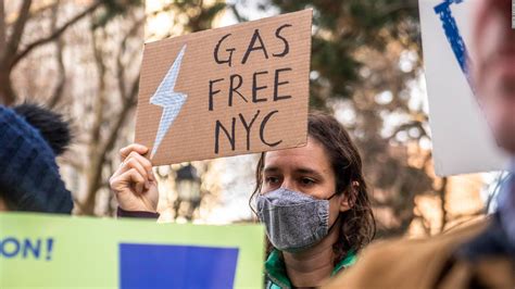 Letters: Natural gas ban | Book miscue | Labor for shelter | Iraq tragedy | Aiding the living
