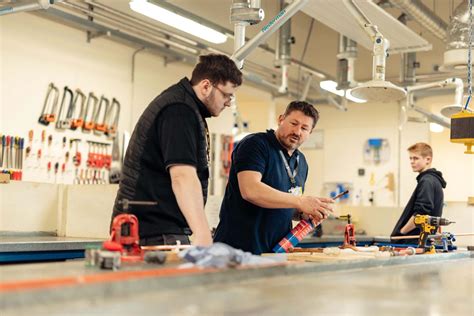 Level 3 electrician apprenticeship.  What is an electrician apprenticeship...