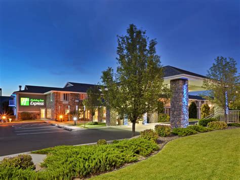 Lewiston hotel. View deals for Holiday Inn Clarkston - Lewiston, an IHG Hotel, including fully refundable rates with free cancellation. Guests enjoy the locale. Basalt Cellars Winery is minutes away. WiFi, parking, and an airport shuttle are free at this hotel. 