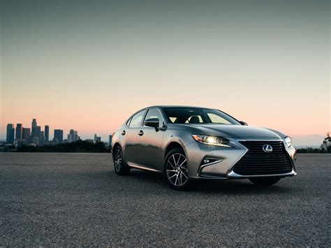 Lexus recommended service at 30,000 miles Taking care of your Lexus is important, and that goes beyond simply changing your oil every once in a while. If you want to make sure you’re keeping your vehicle in the best shape, you need to take it in for regular maintenance from top to bottom.. 