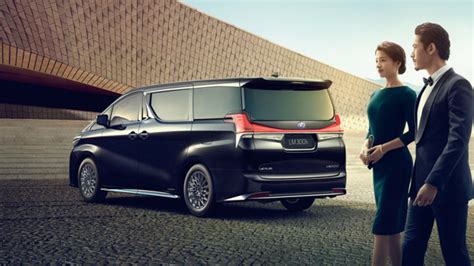 Lexus LM 2024: luxury Toyota Alphard sibling teased ahead of …