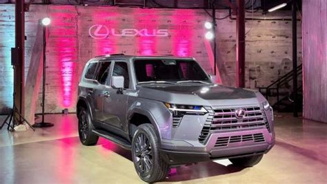 Dec 24, 2023 · Pricing and grades. With a starting MSRP of $64,250 (including delivery), the 2024 Lexus GX 550 is over $4k more expensive than its GX 460 predecessor - but also a lot better, promises Lexus.