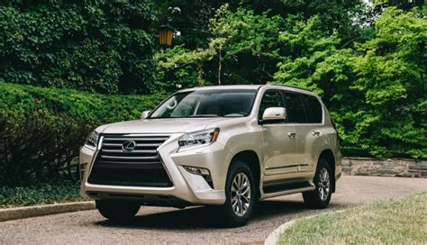 Lexus gx hybrid. As might be expected from a luxurious Lexus, the GX has more impressive tech features than the Land Cruiser. Every GX trim level comes with a 14.0-inch infotainment touchscreen and 12.3-inch ... 