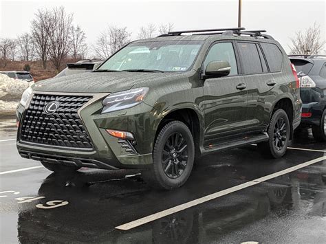 The 2024 GX will be offered in several grays and blacks, but also in an olive color called Nori Green Pearl as well as a sandy color called Earth. The new Overtrail trims come with black roofs.. 