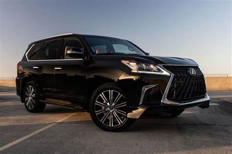 A 2016 Lexus LX 570 gets up to 13 miles pe