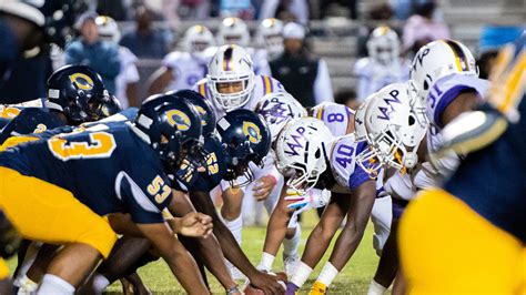 The Louisiana high school football season continues this week. Here is a live look at the Top 25 teams in the MaxPreps Computer Rankings and a link to the live MaxPreps scoreboard, which includes all teams statewide. MaxPreps News - Louisiana high school football Week 10 schedule and scores - live and final.