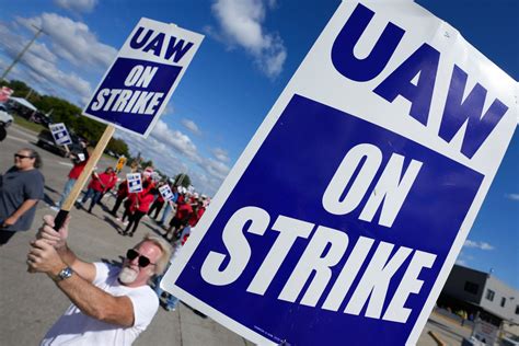 Liam Denning: Striking UAW can’t bring back the 1950s or wish EVs away