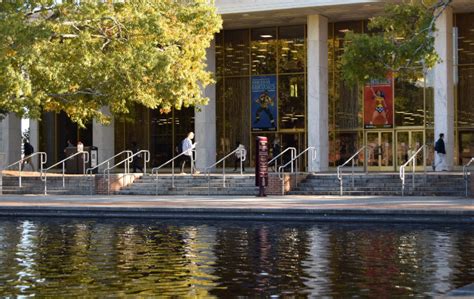Library uofsc. Majors and Degrees. The University of South Carolina offers more than 350 bachelor's, master’s and doctoral degrees as well as career-enhancing certificates and specialties. 