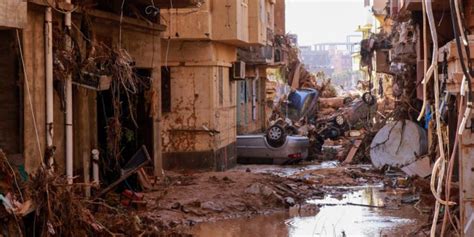 Libya floods: Europe promises help, with thousands dead and missing