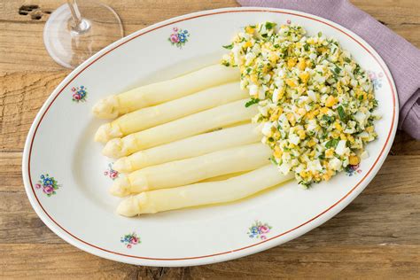 Lichte asperges à la Flamande recept - VTM Koken