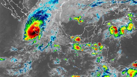 Lidia se fortalece hasta convertirse en huracán, Max ahora es una depresión y avanza hacia el interior del sur de México