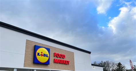 German discount grocer Lidl announced plans to open ten more super