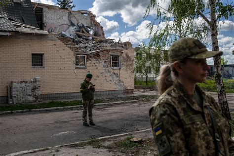 Life along Ukraine’s northern border with Russia