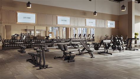 Lifetime clarendon. Life Time Clarendon is a luxury health club with a dynamic stretch studio, a fitness center, a spa and a restaurant. It offers various membership options, classes, events and … 