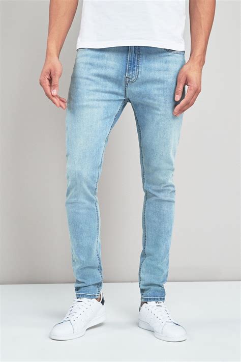 Light blue jeans men. In less casual settings, consider a pair of slim-fit, tapered light blue jeans with minimal distressing and pair them with a black button-up shirt (eg. linen, OCBD, or chambray). In more casual settings, consider light blue jeans in a baggier fit, together with casual black shirt styles (eg. tees and polos). That’s the short answer, but you ... 