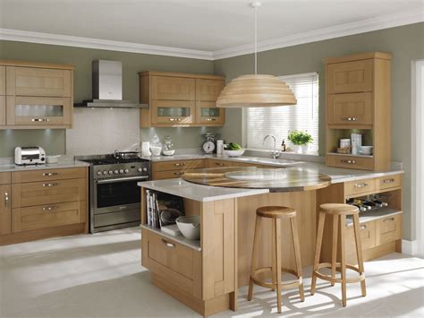 Light oak kitchen cabinets. Go for High Contrast. Light wood cabinets are often created out of maple, birch, or oak; … 