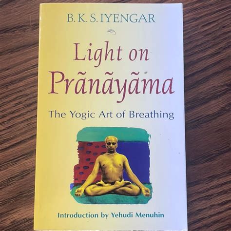Light on pranayama the definitive guide to the art of breathing. - Vreemde woorden van de jaren negentig.