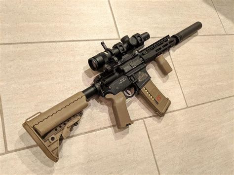 An MPVO should have a top end of at least 10x (preferably 12x to 15x) with a low-end magnification level of between 2x to 4x. Even though you don’t need a lot of magnification to make good hits (Marine Corps sniper rifles famously used a fixed 10x scope for decades), optics can be for more than just shooting.. 