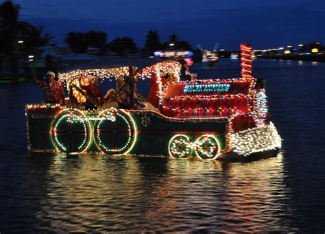 Thank you boaters for attending the 2023 Holiday Lighted Boat Para